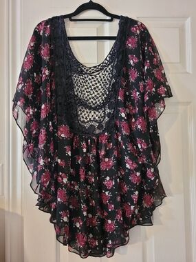 Floral Crochet-Trim Tunic Top - Black with Pink Roses